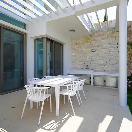 Villa Resitour - Karina Heights Tala